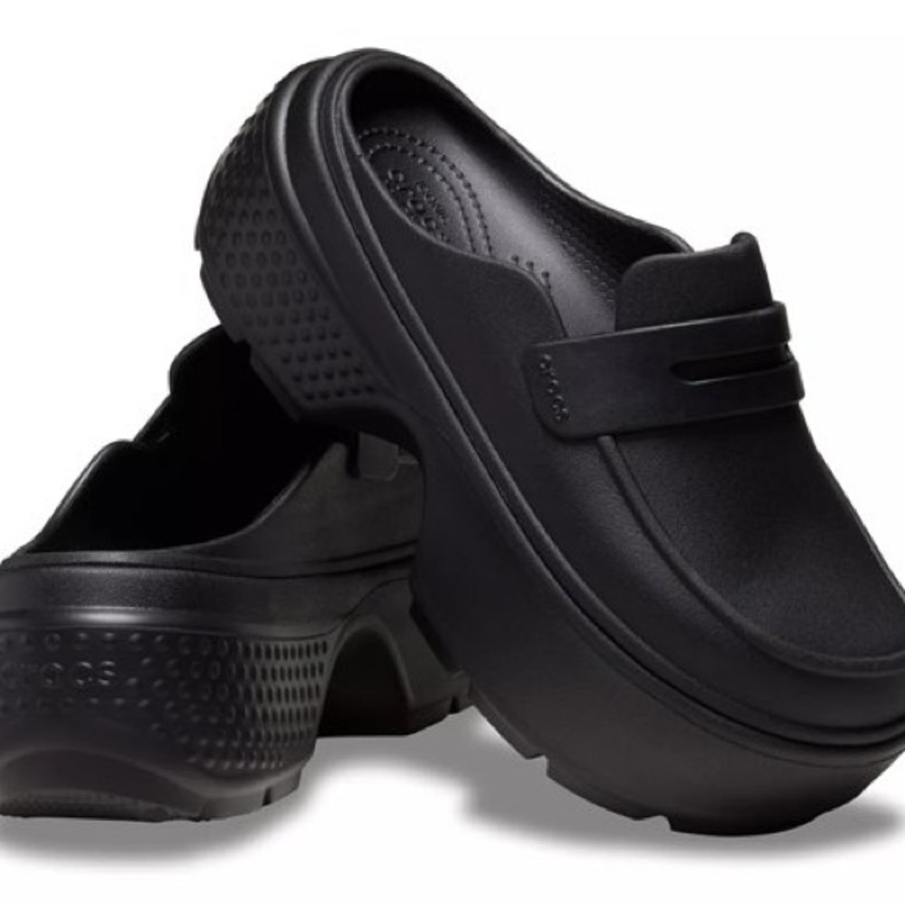 CROCS Classic Black Clog loafers